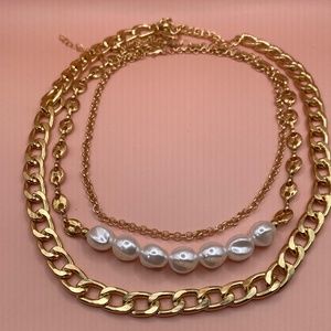 Multilayer Pearls Necklace